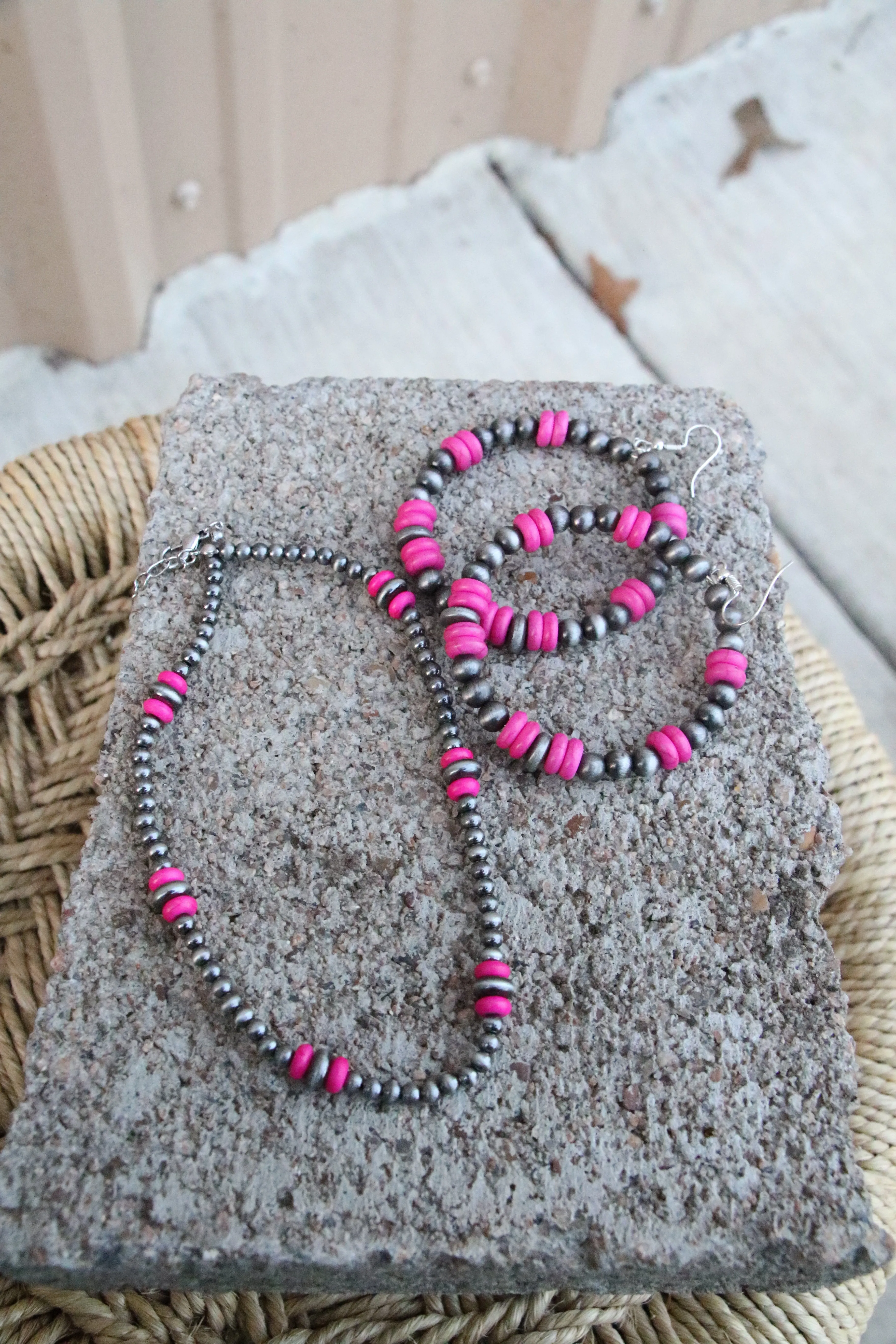 0048 PINK AND SILVER CHOKER NL