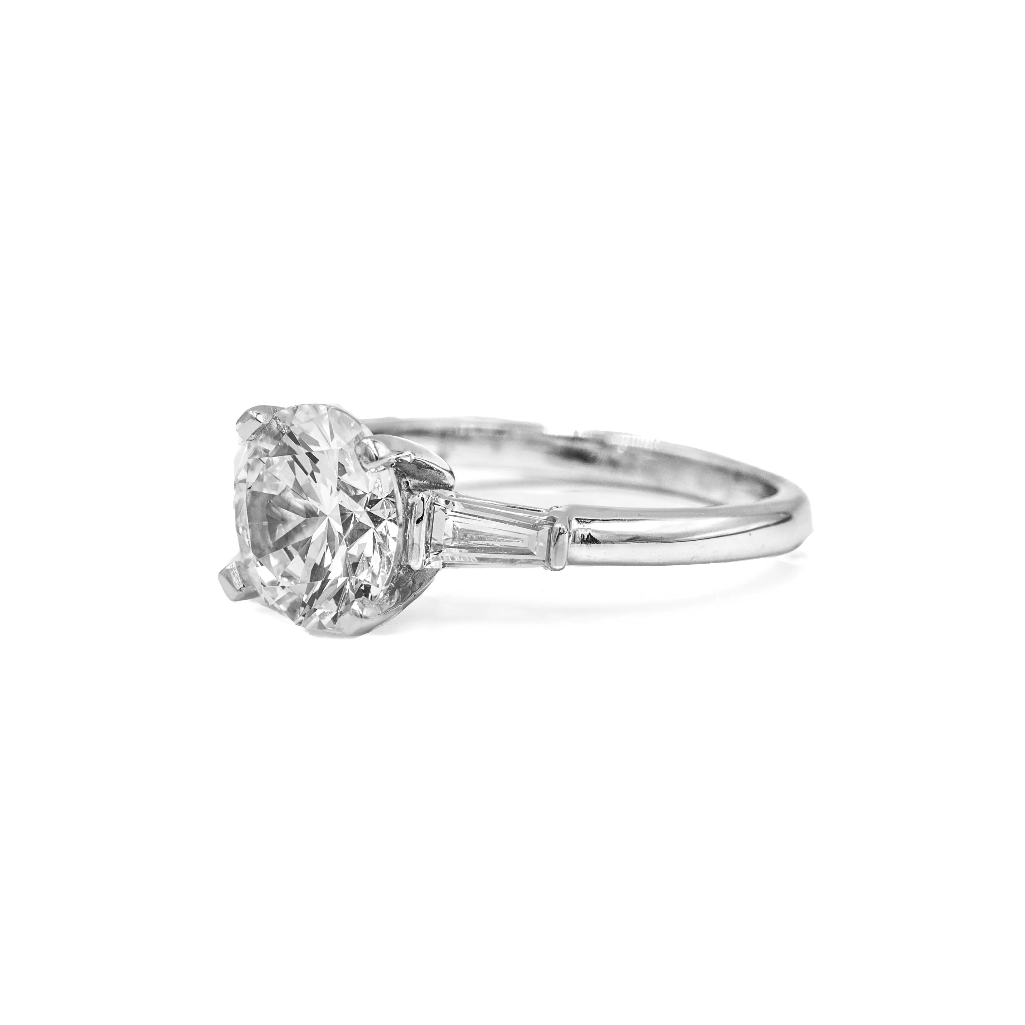 14kw Round & Tapered Baguette Diamond Ring