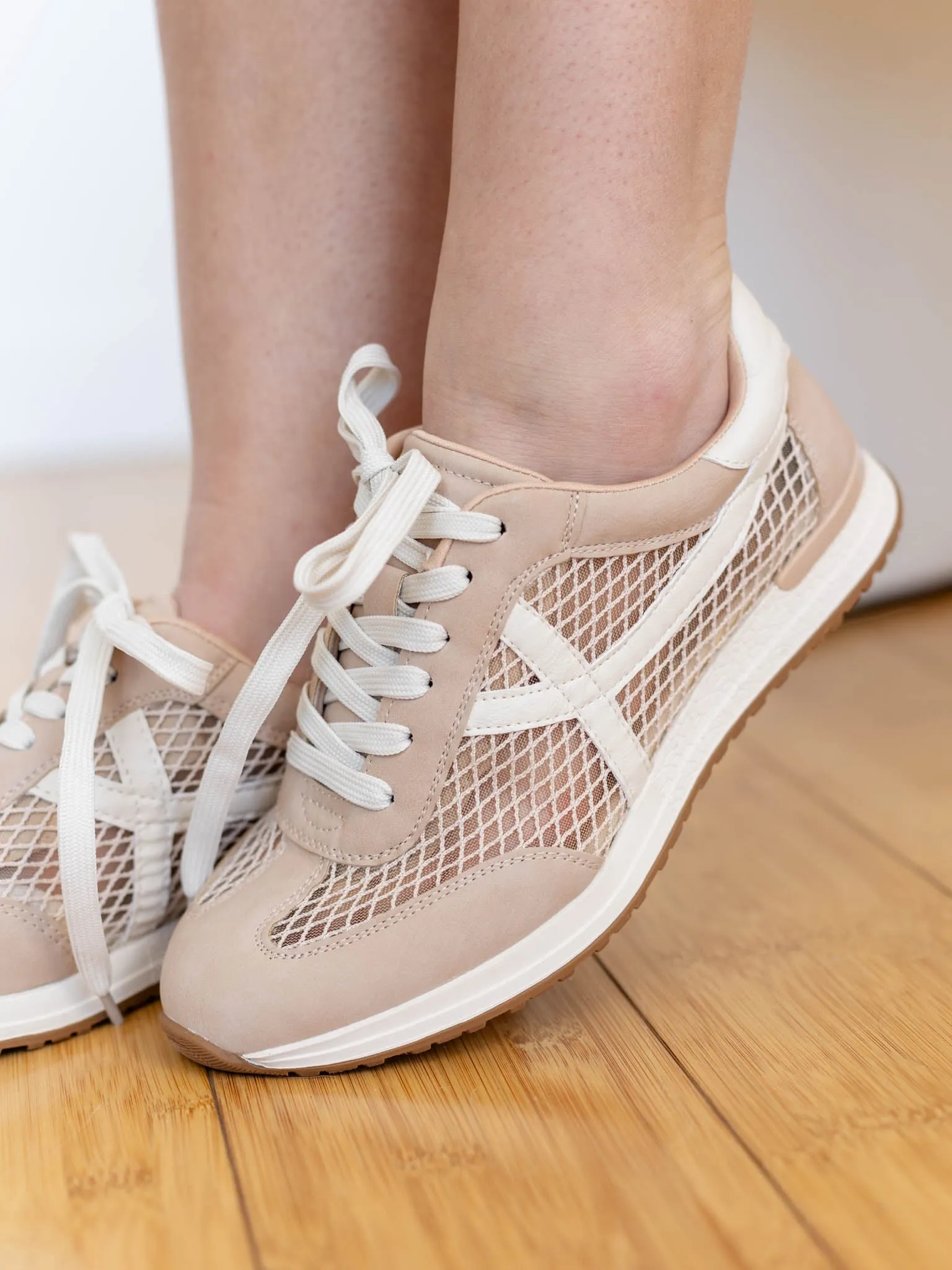 Dolce Vita Joque Mesh Sneaker - Camel