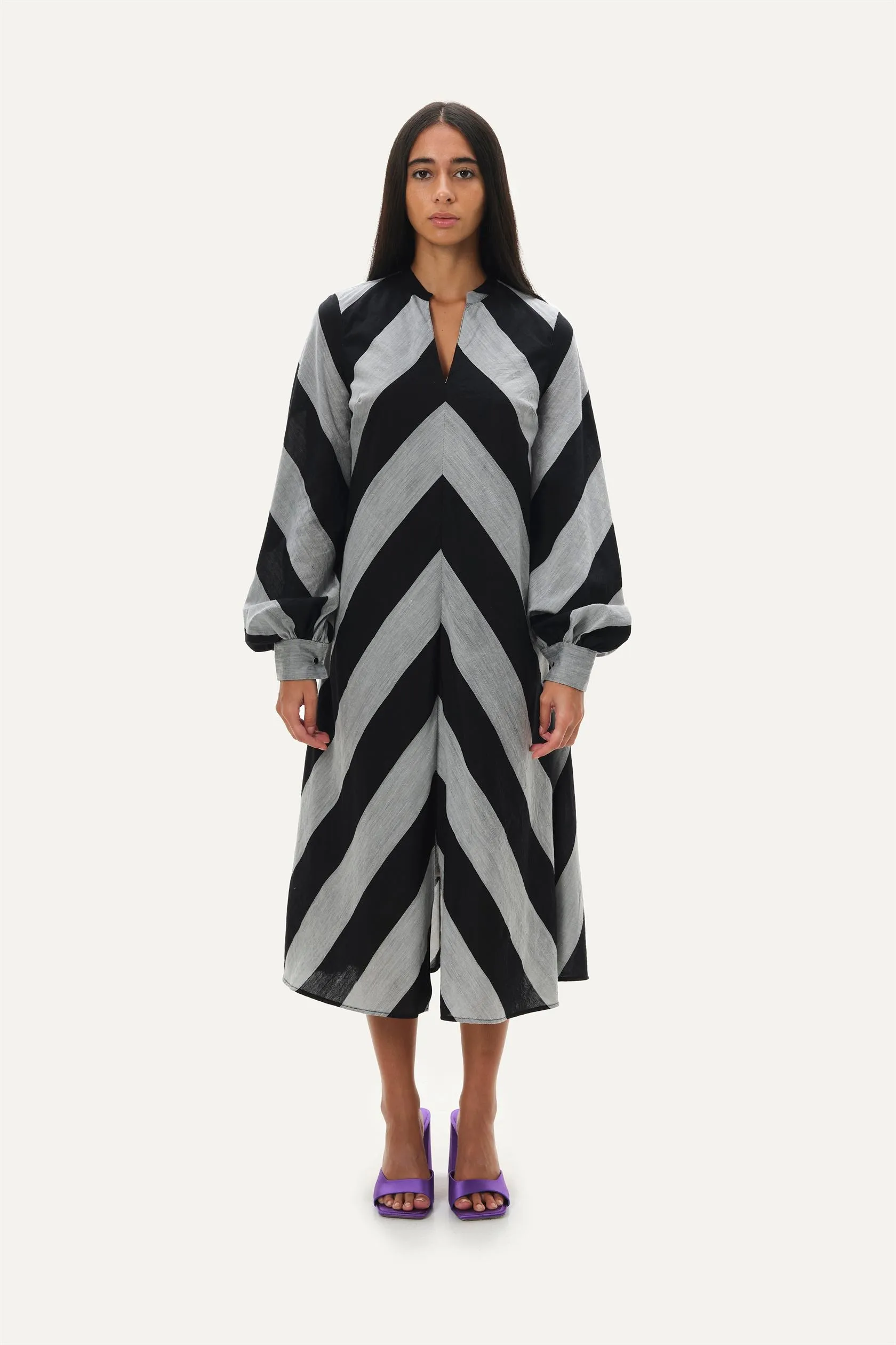 Naushad Ali   I   Trapeze dress Chevron Signature Spring Summer 2025 Black   Smoke Grey Handwoven silk cotton NA SS24 W14