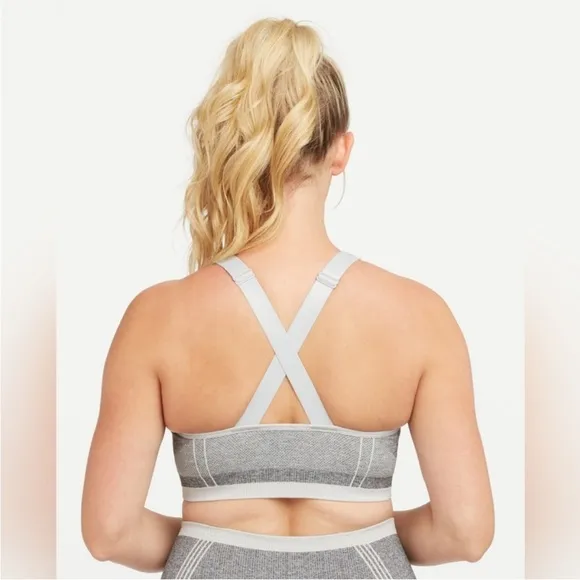 NWT Spanx Seamless Sculpt Sports Bra Size Medium