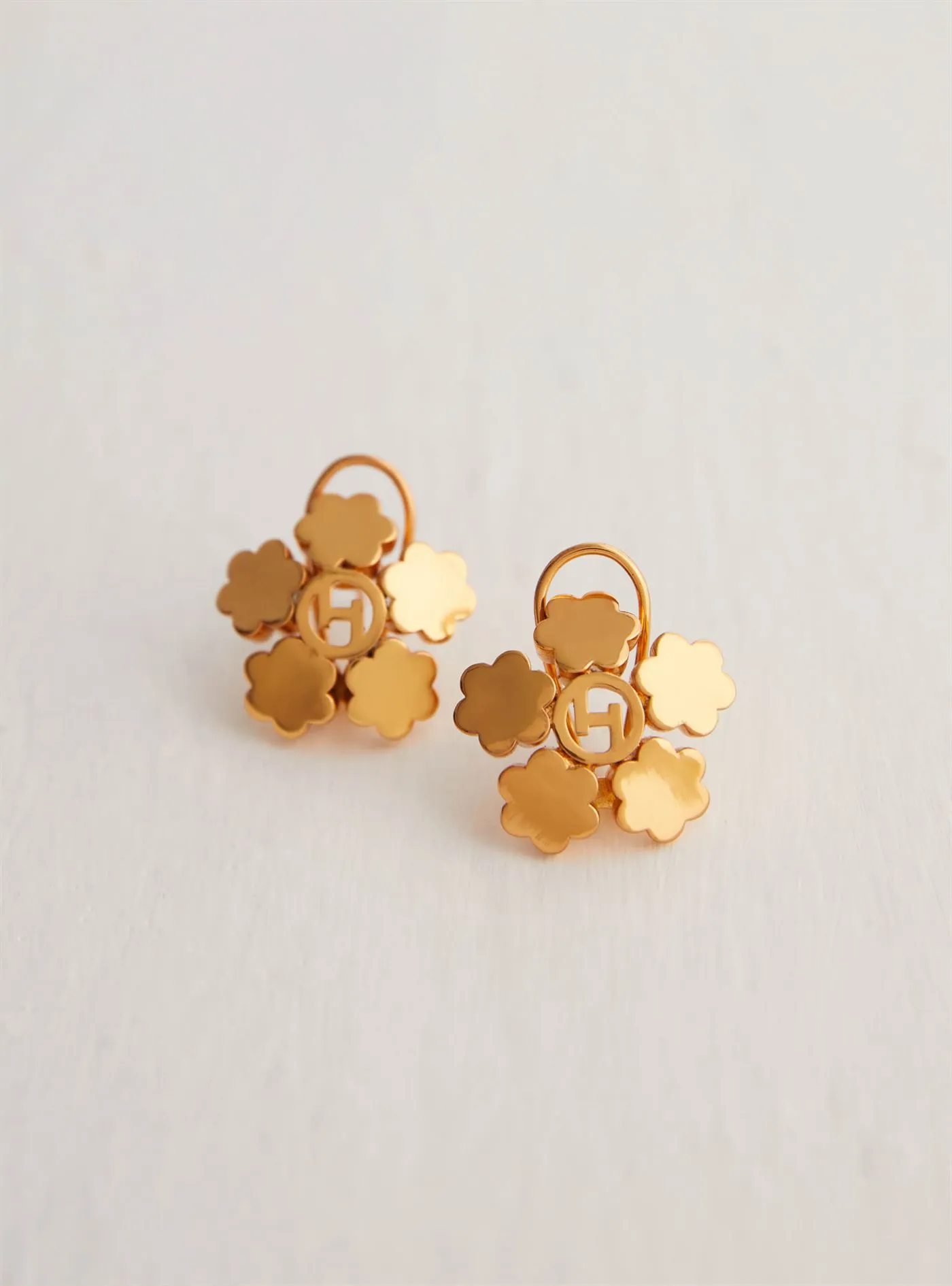 Outhouse   I   Oh Poppi Mott Street Clump Studs Brass, Gold Accessories OHAW21SE401