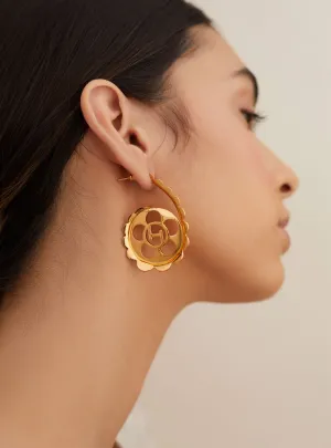 Outhouse   I   Oh Poppi Spring Street Scallop Hoop Earrings Brass, Gold Accessories OHAW21EA051