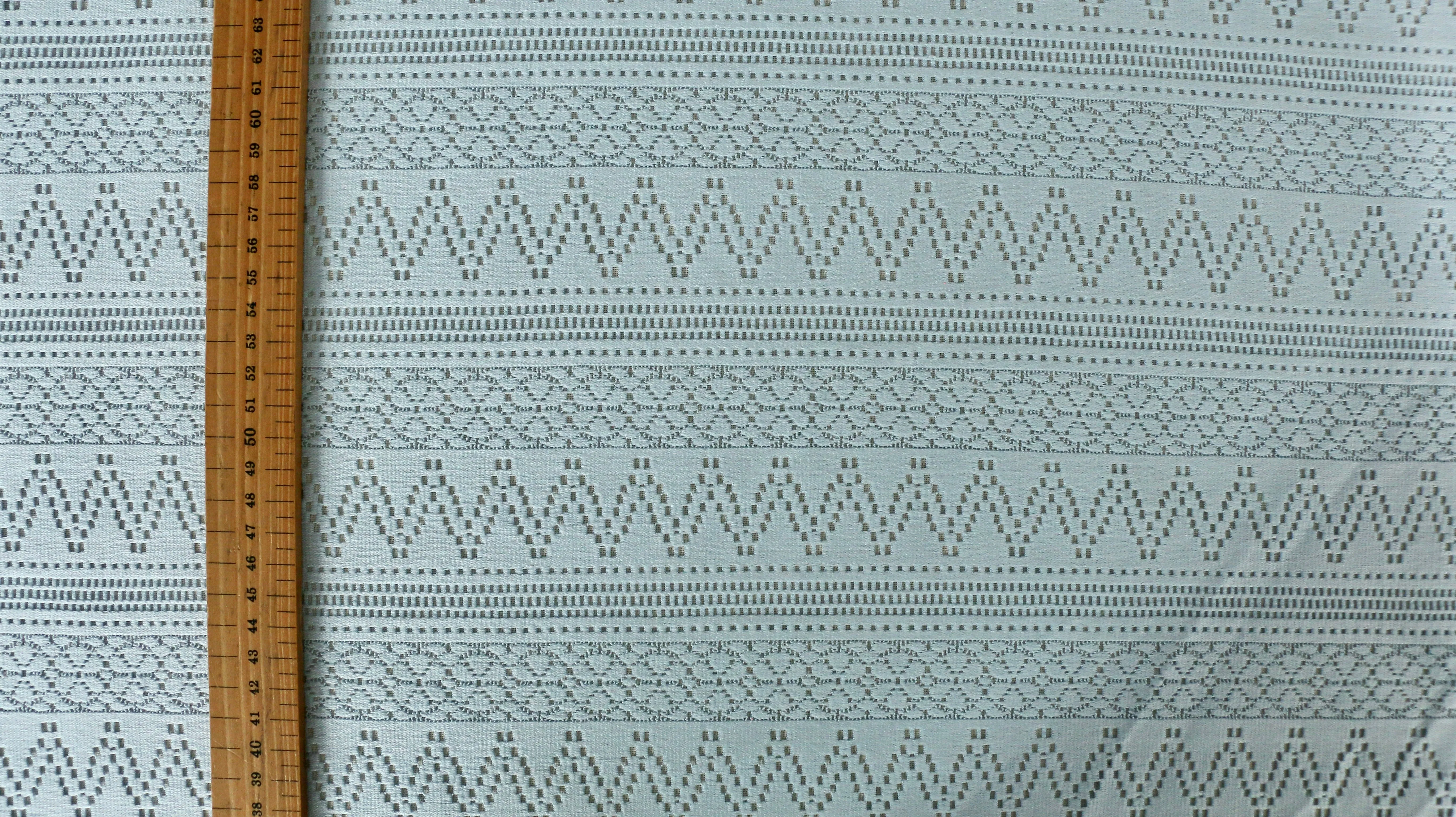 REMNANT 0.50m x 1.50m -STRETCHY LACE - Vintage inspired zigzag design