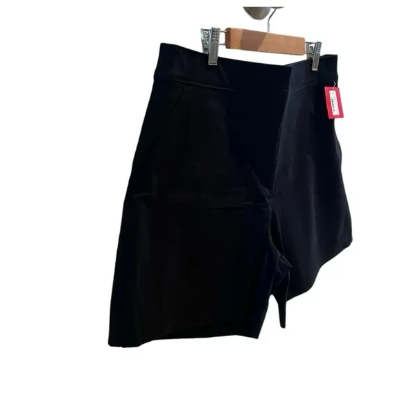 Spanx Polished 6 On the Go Black Short