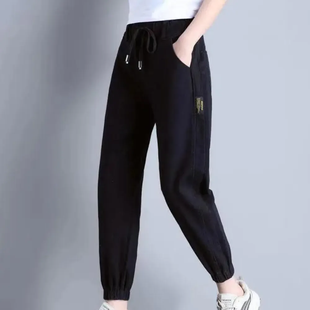Stylish, casual women's Lucrezia jeans with an adjustable waistband for the perfect fit