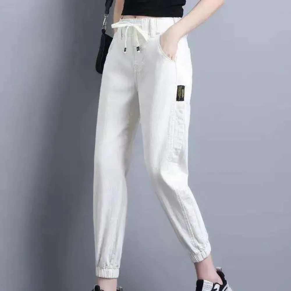 Stylish, casual women's Lucrezia jeans with an adjustable waistband for the perfect fit