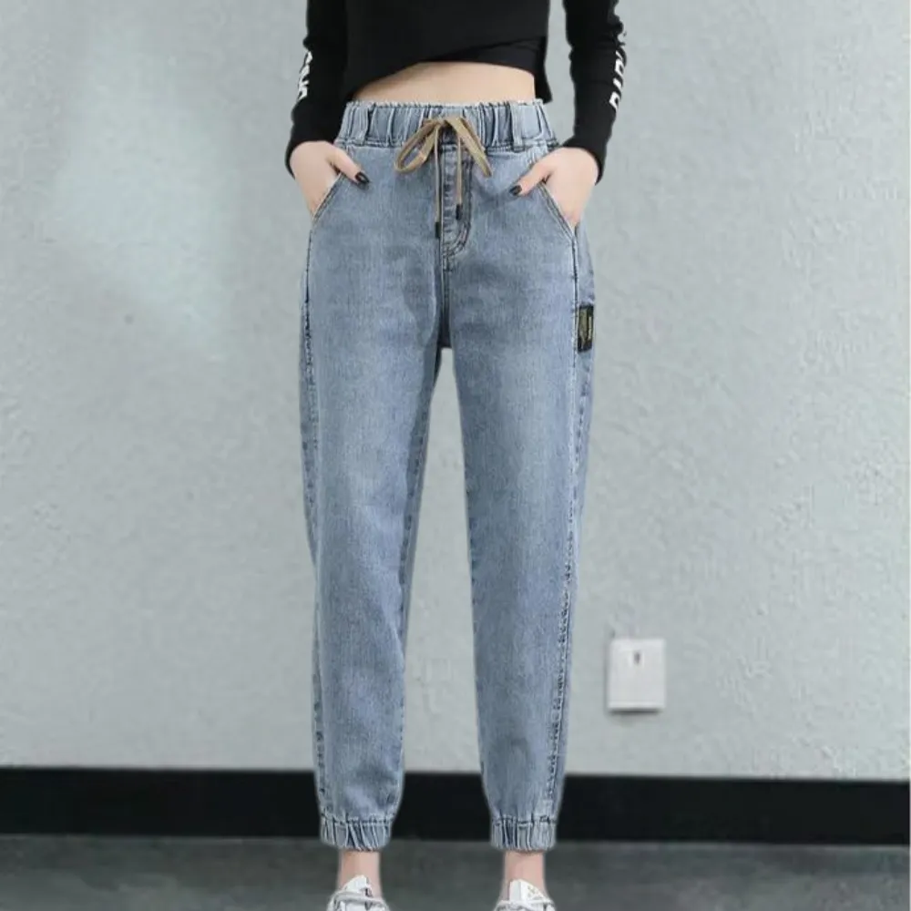Stylish, casual women's Lucrezia jeans with an adjustable waistband for the perfect fit