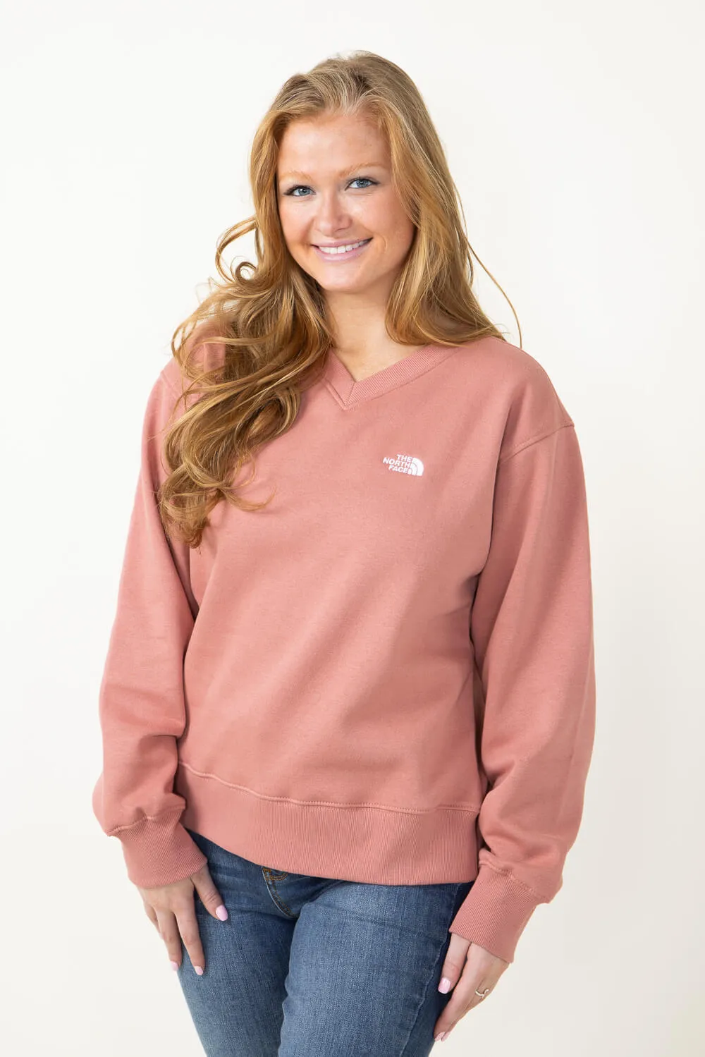 The North Face Evolution V-Neck Sweatshirt for Women in Mauve | NF0A86UQ-NXQ